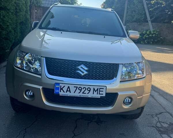 Бежевый Сузуки Гранд Витара, объемом двигателя 2.39 л и пробегом 138 тыс. км за 8000 $, фото 1 на Automoto.ua