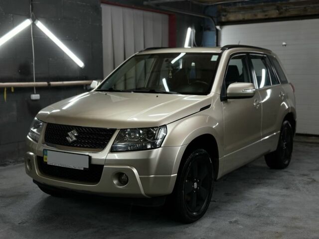 Бежевый Сузуки Гранд Витара, объемом двигателя 2.4 л и пробегом 208 тыс. км за 8899 $, фото 1 на Automoto.ua