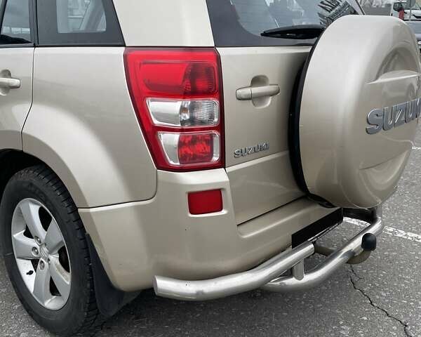 Бежевый Сузуки Гранд Витара, объемом двигателя 2.39 л и пробегом 312 тыс. км за 8400 $, фото 1 на Automoto.ua