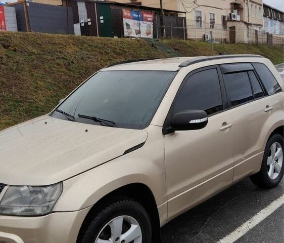 Бежевый Сузуки Гранд Витара, объемом двигателя 2.4 л и пробегом 186 тыс. км за 7550 $, фото 1 на Automoto.ua