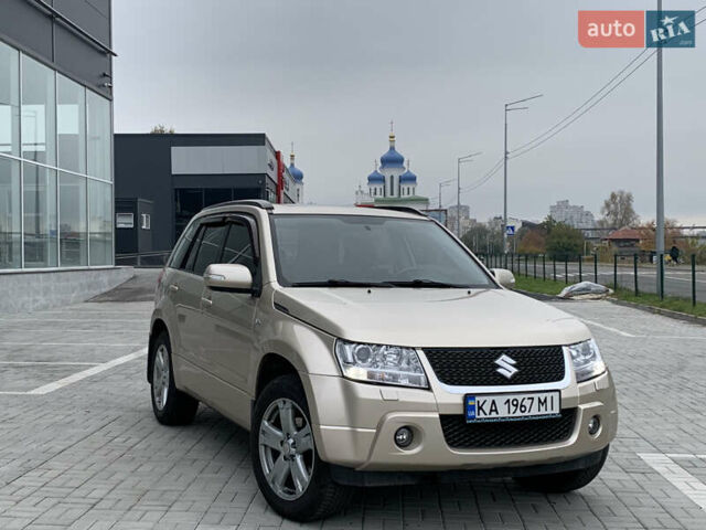 Сузуки Гранд Витара 2008 в Киеве на Automoto.ua Бежевый Сузуки Гранд Витара, объемом двигателя 3.2 л и пробегом 180 тыс. км за 6400 $, фото 1 на Automoto.ua