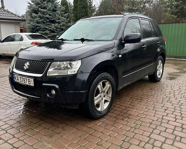 Черный Сузуки Гранд Витара, объемом двигателя 2 л и пробегом 190 тыс. км за 9000 $, фото 1 на Automoto.ua
