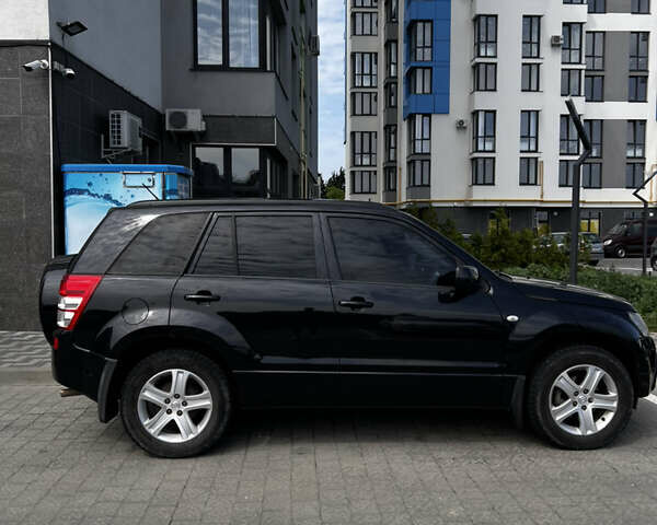 Черный Сузуки Гранд Витара, объемом двигателя 2 л и пробегом 211 тыс. км за 7499 $, фото 1 на Automoto.ua