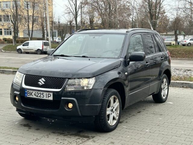 Черный Сузуки Гранд Витара, объемом двигателя 2 л и пробегом 300 тыс. км за 2950 $, фото 1 на Automoto.ua