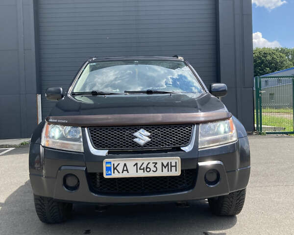 Черный Сузуки Гранд Витара, объемом двигателя 2.74 л и пробегом 185 тыс. км за 8000 $, фото 1 на Automoto.ua