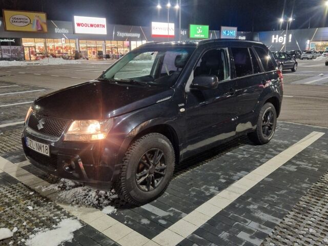 Черный Сузуки Гранд Витара, объемом двигателя 2 л и пробегом 220 тыс. км за 3700 $, фото 1 на Automoto.ua