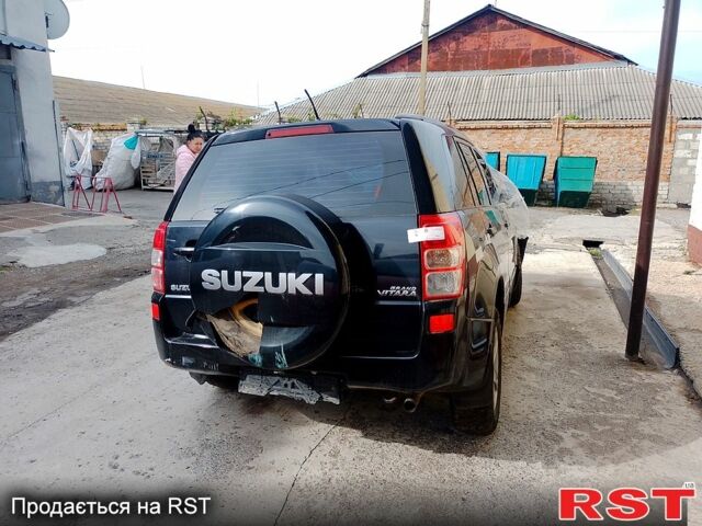 Чорний Сузукі Гранд Вітара, об'ємом двигуна 2 л та пробігом 200 тис. км за 2500 $, фото 1 на Automoto.ua