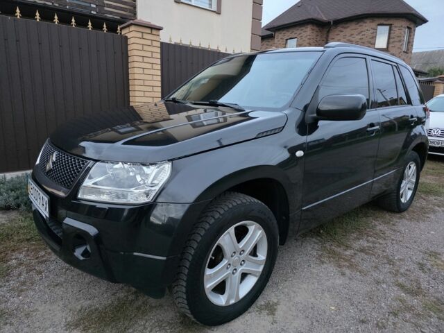 Чорний Сузукі Гранд Вітара, об'ємом двигуна 2 л та пробігом 150 тис. км за 10500 $, фото 1 на Automoto.ua