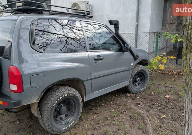 Сірий Сузукі Гранд Вітара, об'ємом двигуна 1.6 л та пробігом 240 тис. км за 8888 $, фото 1 на Automoto.ua