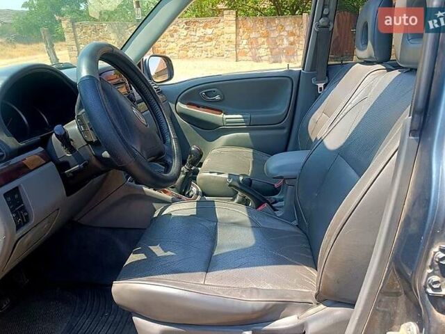 Сірий Сузукі Гранд Вітара, об'ємом двигуна 2 л та пробігом 284 тис. км за 5600 $, фото 1 на Automoto.ua