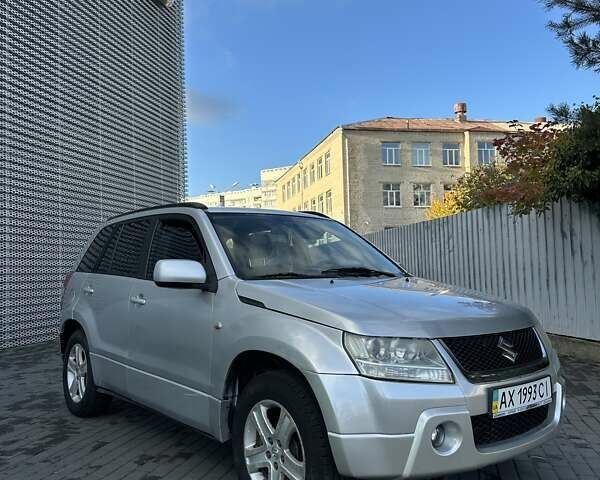Серый Сузуки Гранд Витара, объемом двигателя 2 л и пробегом 312 тыс. км за 6500 $, фото 1 на Automoto.ua