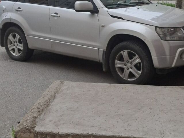 Сірий Сузукі Гранд Вітара, об'ємом двигуна 2 л та пробігом 298 тис. км за 6400 $, фото 1 на Automoto.ua