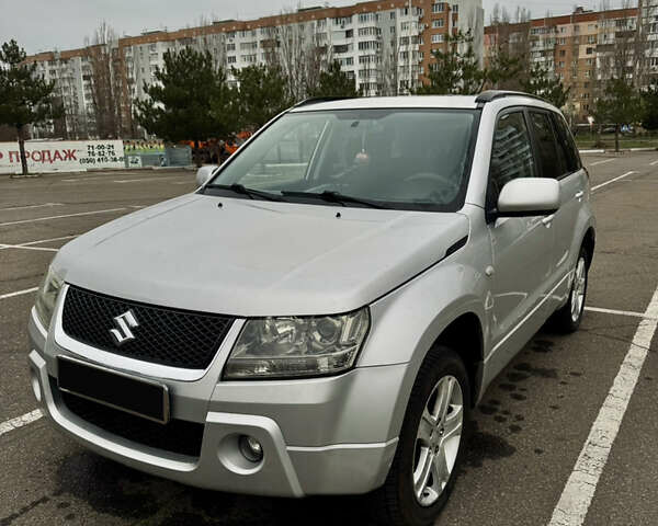 Серый Сузуки Гранд Витара, объемом двигателя 2 л и пробегом 155 тыс. км за 7500 $, фото 1 на Automoto.ua