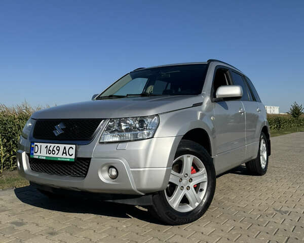 Сірий Сузукі Гранд Вітара, об'ємом двигуна 2 л та пробігом 250 тис. км за 7700 $, фото 1 на Automoto.ua