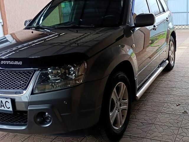 Сірий Сузукі Гранд Вітара, об'ємом двигуна 2 л та пробігом 189 тис. км за 8900 $, фото 1 на Automoto.ua