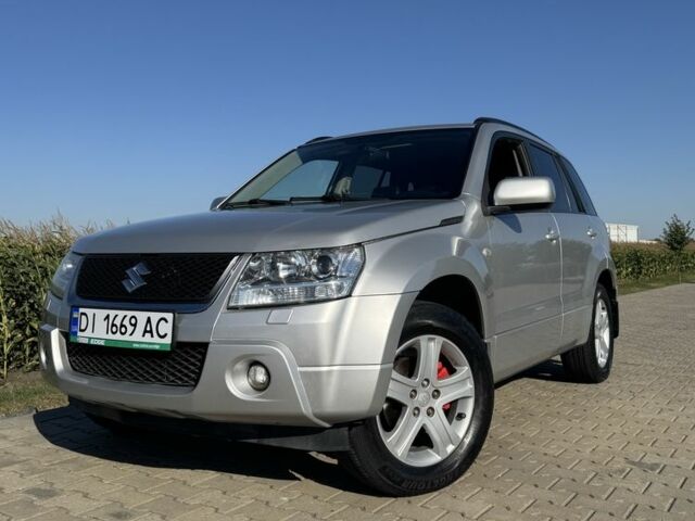 Серый Сузуки Гранд Витара, объемом двигателя 2 л и пробегом 250 тыс. км за 7500 $, фото 1 на Automoto.ua