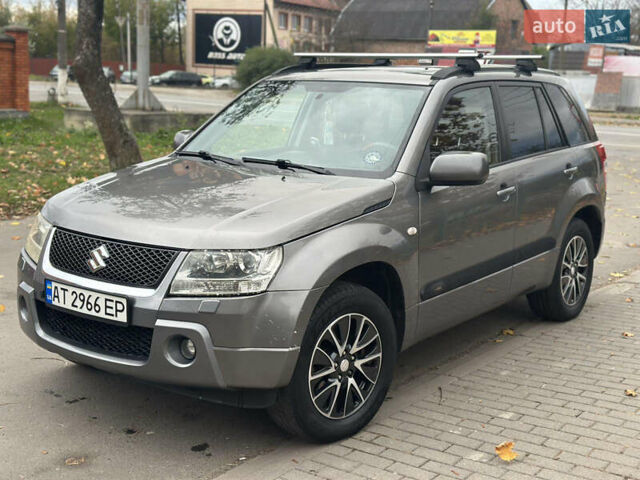 Сірий Сузукі Гранд Вітара, об'ємом двигуна 2 л та пробігом 279 тис. км за 8500 $, фото 1 на Automoto.ua