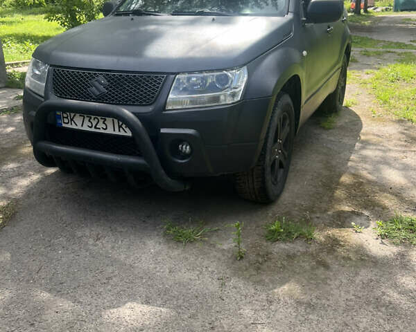 Серый Сузуки Гранд Витара, объемом двигателя 2 л и пробегом 218 тыс. км за 6000 $, фото 1 на Automoto.ua