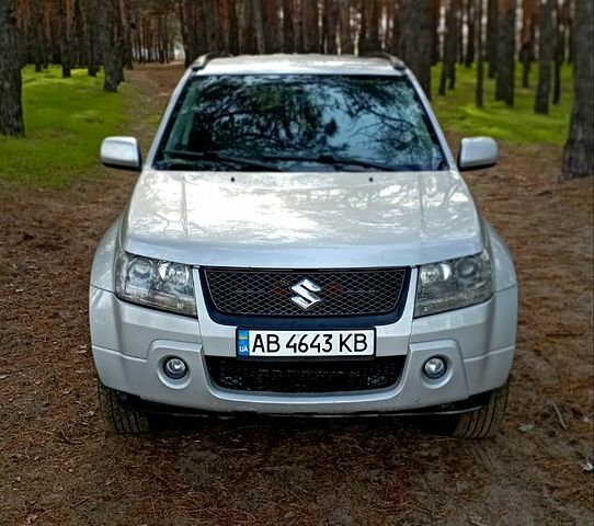 Сірий Сузукі Гранд Вітара, об'ємом двигуна 2 л та пробігом 154 тис. км за 7200 $, фото 1 на Automoto.ua