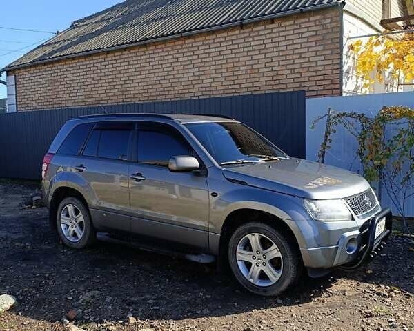 Сірий Сузукі Гранд Вітара, об'ємом двигуна 2 л та пробігом 200 тис. км за 6800 $, фото 1 на Automoto.ua