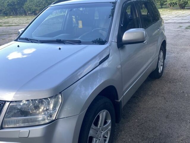 Сірий Сузукі Гранд Вітара, об'ємом двигуна 2 л та пробігом 90 тис. км за 10000 $, фото 1 на Automoto.ua