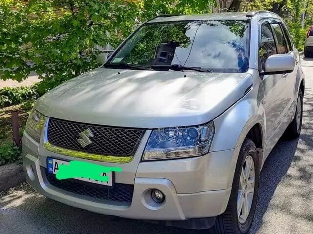 Серый Сузуки Гранд Витара, объемом двигателя 2 л и пробегом 100 тыс. км за 10500 $, фото 1 на Automoto.ua