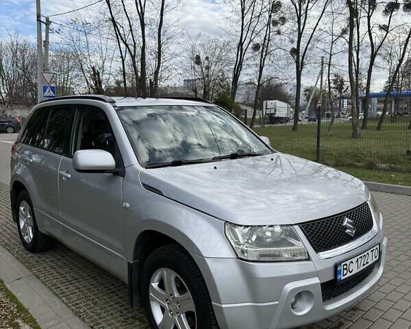 Серый Сузуки Гранд Витара, объемом двигателя 2 л и пробегом 179 тыс. км за 7999 $, фото 1 на Automoto.ua