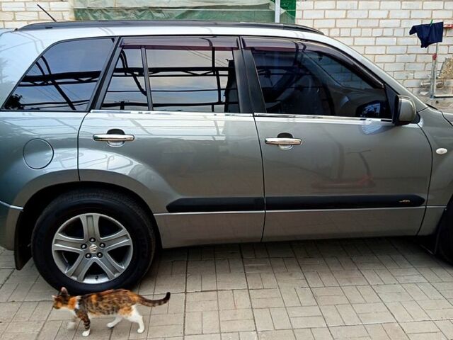 Серый Сузуки Гранд Витара, объемом двигателя 2 л и пробегом 240 тыс. км за 8000 $, фото 1 на Automoto.ua