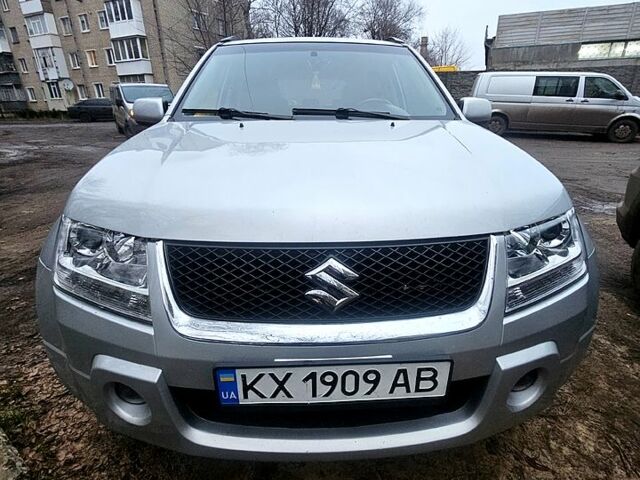 Серый Сузуки Гранд Витара, объемом двигателя 2 л и пробегом 232 тыс. км за 7500 $, фото 1 на Automoto.ua