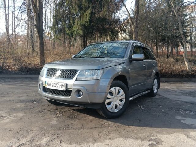 Серый Сузуки Гранд Витара, объемом двигателя 2 л и пробегом 130 тыс. км за 7300 $, фото 1 на Automoto.ua