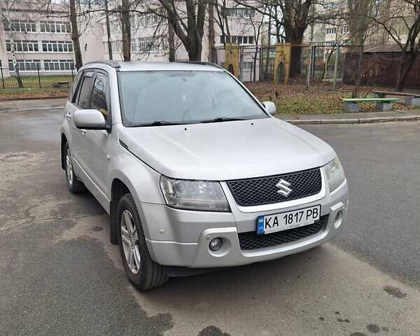 Серый Сузуки Гранд Витара, объемом двигателя 2 л и пробегом 250 тыс. км за 7199 $, фото 1 на Automoto.ua