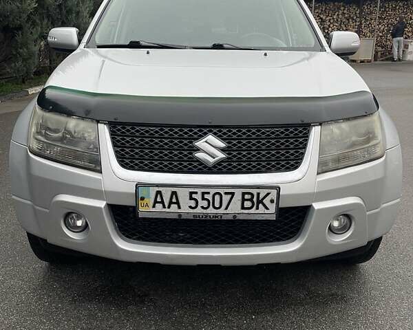 Сірий Сузукі Гранд Вітара, об'ємом двигуна 2 л та пробігом 282 тис. км за 6300 $, фото 1 на Automoto.ua