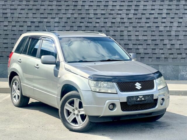 Серый Сузуки Гранд Витара, объемом двигателя 2 л и пробегом 180 тыс. км за 7800 $, фото 1 на Automoto.ua