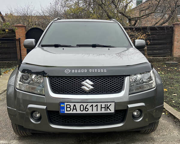 Серый Сузуки Гранд Витара, объемом двигателя 2 л и пробегом 231 тыс. км за 7800 $, фото 1 на Automoto.ua