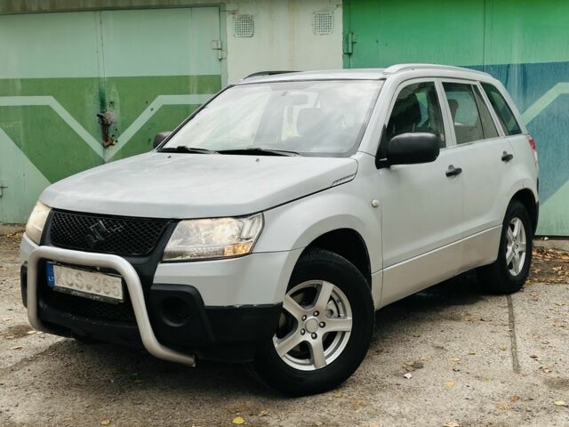 Серый Сузуки Гранд Витара, объемом двигателя 2 л и пробегом 200 тыс. км за 3400 $, фото 1 на Automoto.ua