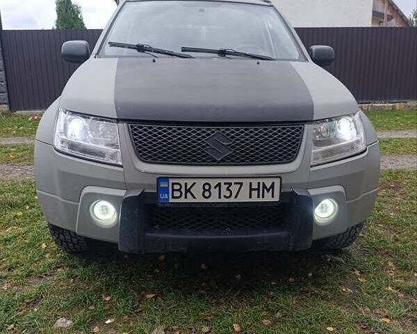 Серый Сузуки Гранд Витара, объемом двигателя 1.9 л и пробегом 275 тыс. км за 7500 $, фото 1 на Automoto.ua