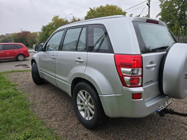 Сірий Сузукі Гранд Вітара, об'ємом двигуна 2 л та пробігом 163 тис. км за 3950 $, фото 1 на Automoto.ua