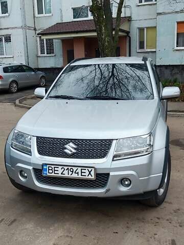 Сірий Сузукі Гранд Вітара, об'ємом двигуна 2.39 л та пробігом 104 тис. км за 8500 $, фото 1 на Automoto.ua