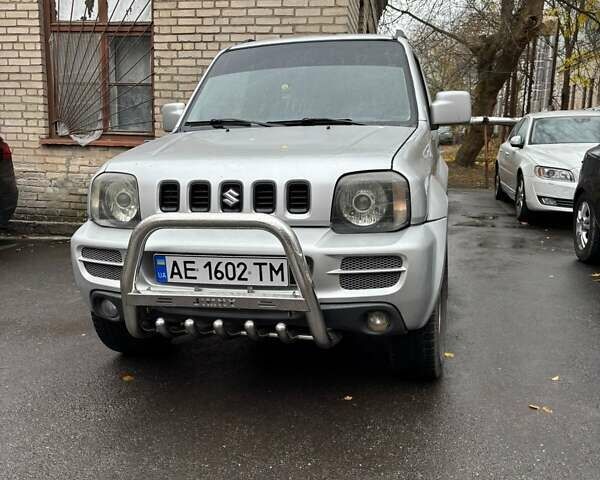 Серый Сузуки Джимни, объемом двигателя 1.33 л и пробегом 121 тыс. км за 8800 $, фото 1 на Automoto.ua