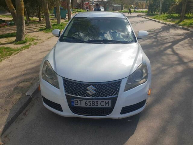 Белый Сузуки Кизаши, объемом двигателя 2.4 л и пробегом 206 тыс. км за 6500 $, фото 1 на Automoto.ua