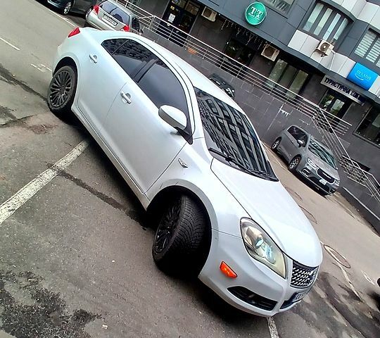 Білий Сузукі Кізаші, об'ємом двигуна 2.4 л та пробігом 270 тис. км за 7200 $, фото 1 на Automoto.ua