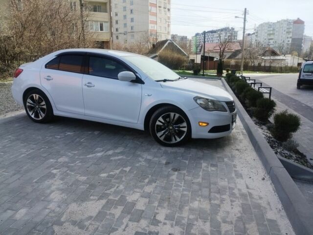 Белый Сузуки Кизаши, объемом двигателя 2.4 л и пробегом 142 тыс. км за 8600 $, фото 1 на Automoto.ua