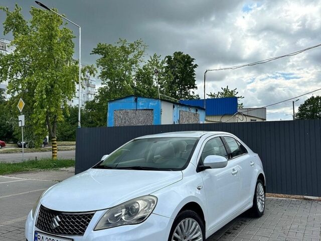 Білий Сузукі Кізаші, об'ємом двигуна 2.39 л та пробігом 195 тис. км за 8300 $, фото 1 на Automoto.ua