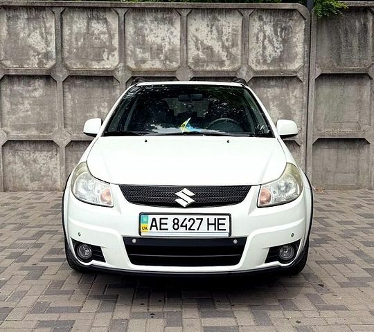 Белый Сузуки СХ4, объемом двигателя 1.6 л и пробегом 174 тыс. км за 7500 $, фото 1 на Automoto.ua