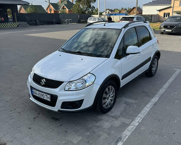 Белый Сузуки СХ4, объемом двигателя 1.59 л и пробегом 134 тыс. км за 9800 $, фото 1 на Automoto.ua