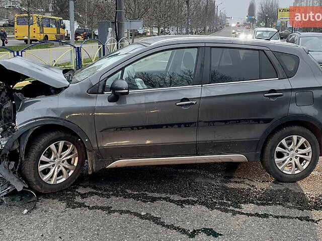 Серый Сузуки СХ4, объемом двигателя 1.37 л и пробегом 49 тыс. км за 7000 $, фото 1 на Automoto.ua