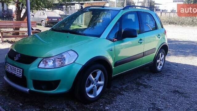 Зеленый Сузуки СХ4, объемом двигателя 1.59 л и пробегом 275 тыс. км за 4800 $, фото 1 на Automoto.ua