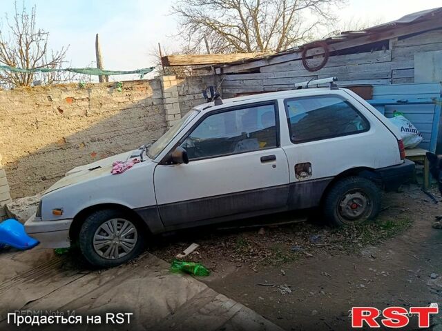 Белый Сузуки Свифт, объемом двигателя 1.4 л и пробегом 120 тыс. км за 700 $, фото 1 на Automoto.ua