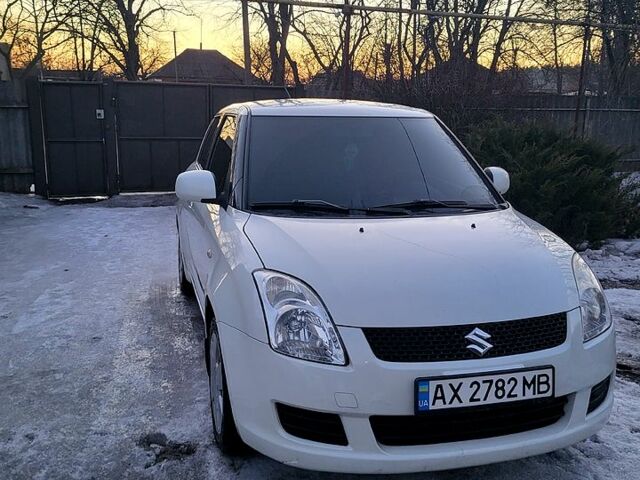 Білий Сузукі Свифт, об'ємом двигуна 1.3 л та пробігом 190 тис. км за 4800 $, фото 1 на Automoto.ua