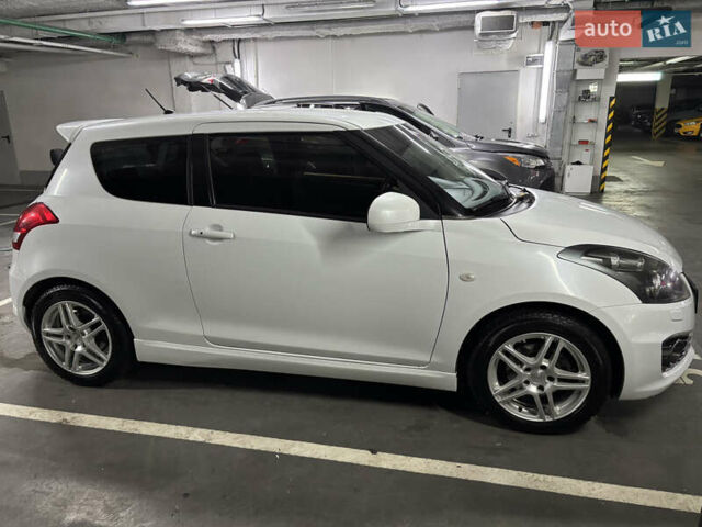Сузуки Свифт 2014 в Киеве на Automoto.ua Белый Сузуки Свифт, объемом двигателя 1.6 л и пробегом 97 тыс. км за 7350 $, фото 1 на Automoto.ua